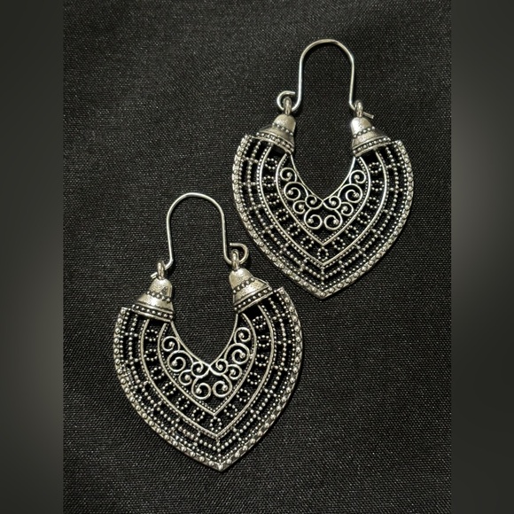 Earrings - Picture 3 of 3